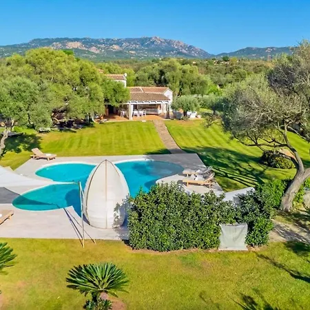 Villa Spacious And Well Equipped Villa With Private Pool *