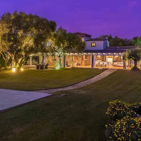 Spacious And Well Equipped Villa With Private Pool Villa *