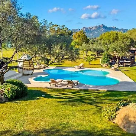 Villa Spacious And Well Equipped Villa With Private Pool