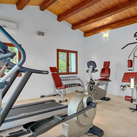 Spacious And Well Equipped Villa With Private Pool Villa *