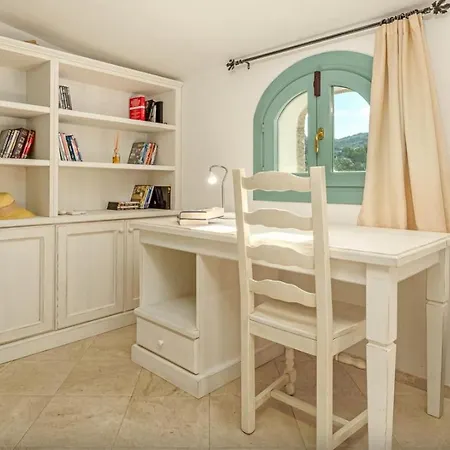 Spacious And Well Equipped Villa With Private Pool Villa *